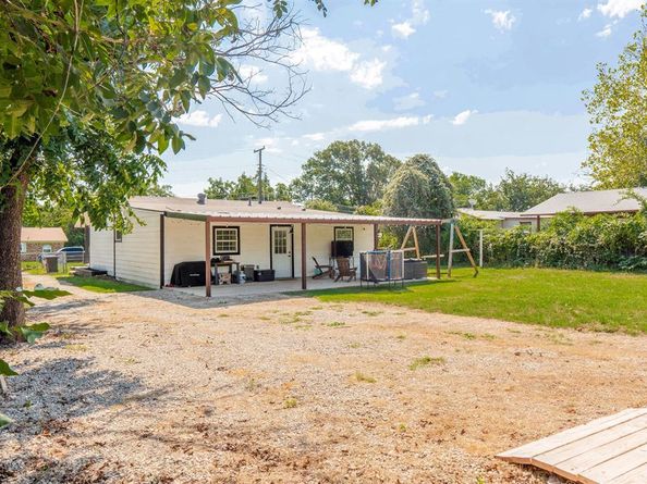 205  Oregon Avenue , Azle Texas 76020