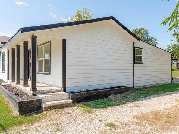 205  Oregon Avenue , Azle Texas 76020