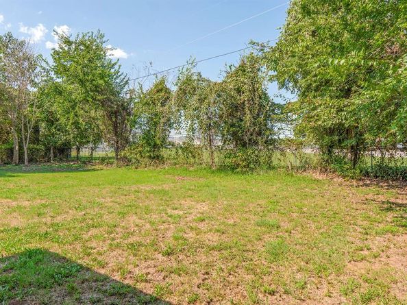 205  Oregon Avenue , Azle Texas 76020