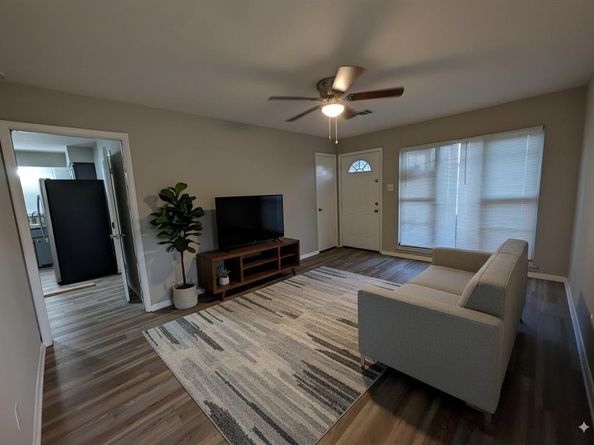 806  clearwood Drive , Dallas Texas 75232