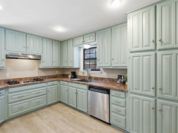 318  Singletree Street , Highland Village Texas 75077