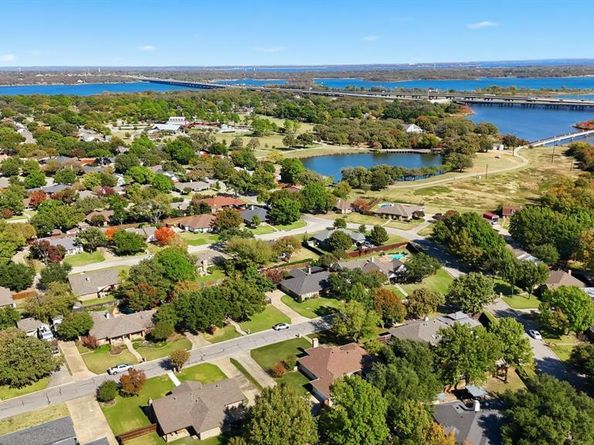 318  Singletree Street , Highland Village Texas 75077