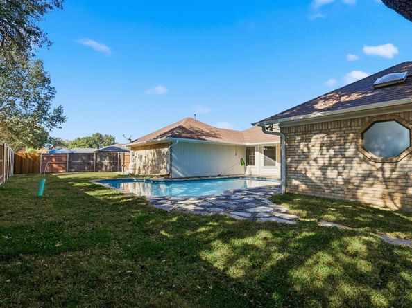 318  Singletree Street , Highland Village Texas 75077