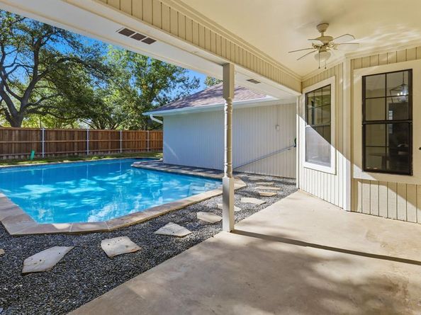 318  Singletree Street , Highland Village Texas 75077