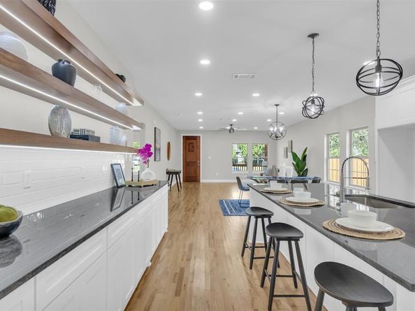 202 S Oak Cliff Boulevard  , Dallas Texas 75208