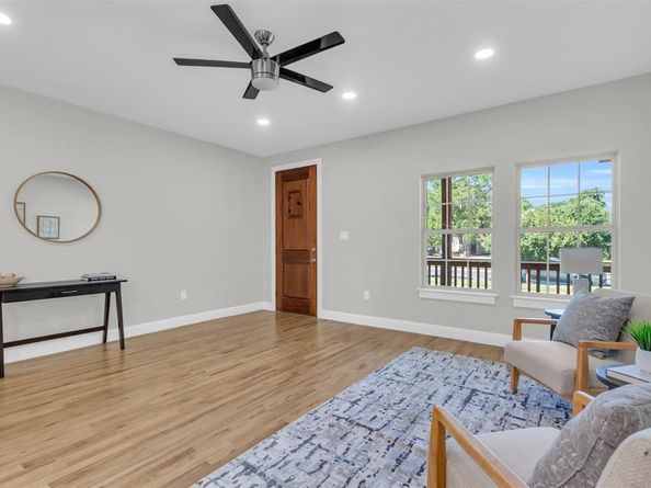 202 S Oak Cliff Boulevard  , Dallas Texas 75208