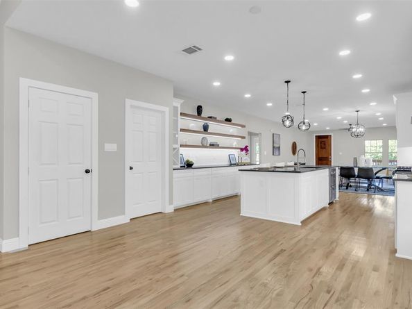 202 S Oak Cliff Boulevard  , Dallas Texas 75208