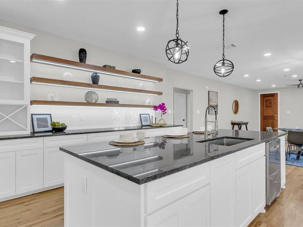 202 S Oak Cliff Boulevard  , Dallas Texas 75208