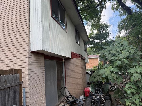 2460  Wildoak Drive , Dallas Texas 75228