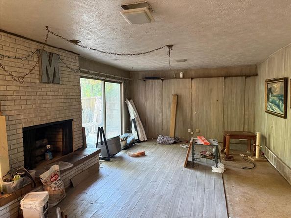 2460  Wildoak Drive , Dallas Texas 75228