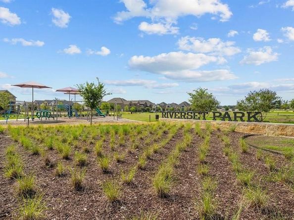 2642  Westbank Trail , Garland Texas 75042