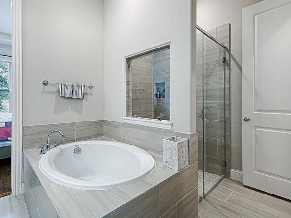 2642  Westbank Trail , Garland Texas 75042
