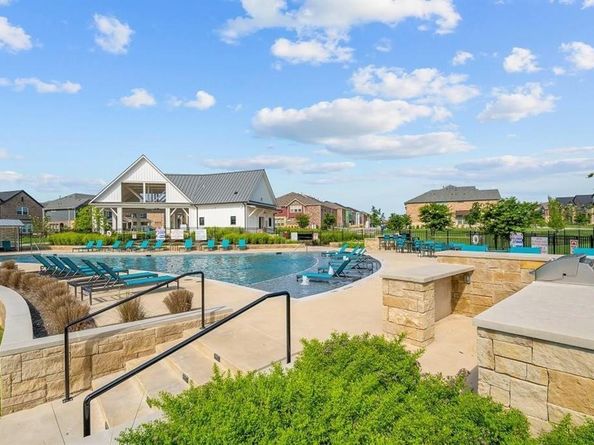 2642  Westbank Trail , Garland Texas 75042