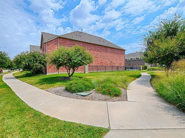 2642  Westbank Trail , Garland Texas 75042