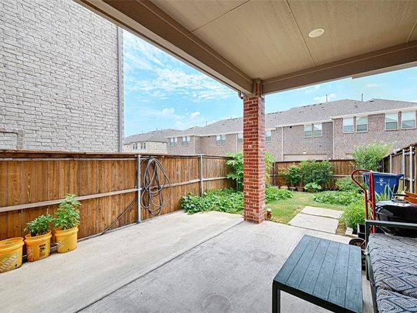 2642  Westbank Trail , Garland Texas 75042