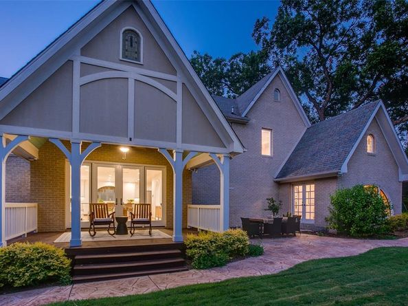 1033  Cedar Hill Avenue , Dallas Texas 75208