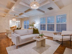 1033  Cedar Hill Avenue , Dallas Texas 75208