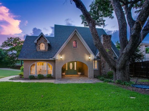 1033  Cedar Hill Avenue , Dallas Texas 75208