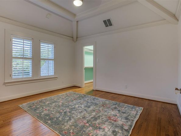 1033  Cedar Hill Avenue , Dallas Texas 75208