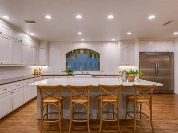 1033  Cedar Hill Avenue , Dallas Texas 75208