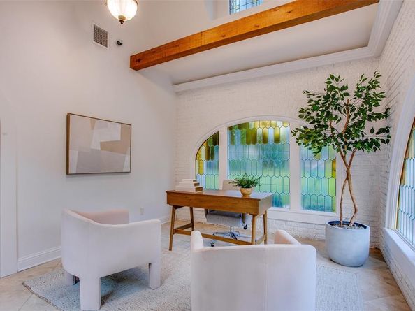 1033  Cedar Hill Avenue , Dallas Texas 75208