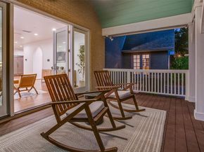 1033  Cedar Hill Avenue , Dallas Texas 75208