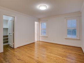 1033  Cedar Hill Avenue , Dallas Texas 75208