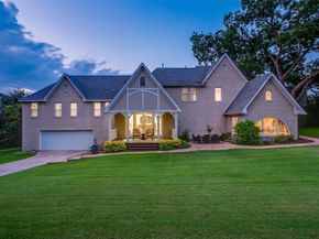 1033  Cedar Hill Avenue , Dallas Texas 75208