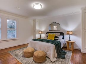 1033  Cedar Hill Avenue , Dallas Texas 75208