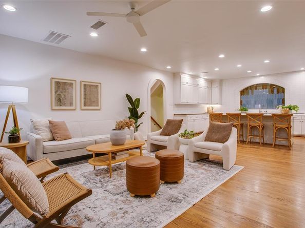 1033  Cedar Hill Avenue , Dallas Texas 75208