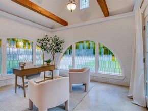 1033  Cedar Hill Avenue , Dallas Texas 75208