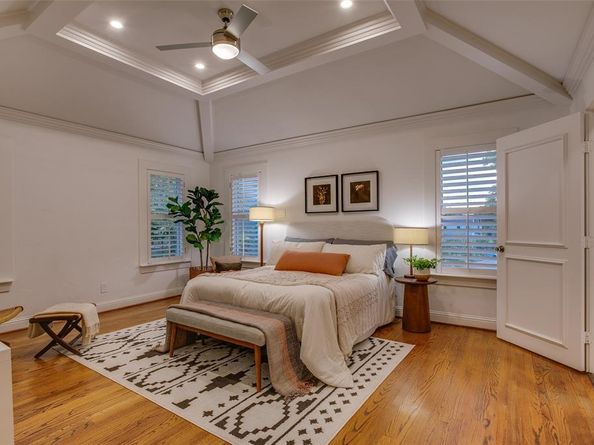 1033  Cedar Hill Avenue , Dallas Texas 75208