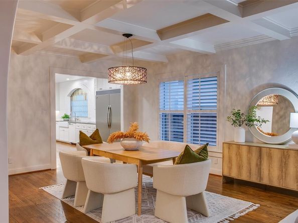 1033  Cedar Hill Avenue , Dallas Texas 75208