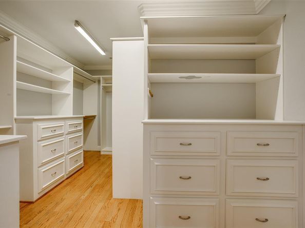 1033  Cedar Hill Avenue , Dallas Texas 75208