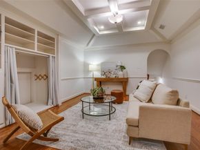 1033  Cedar Hill Avenue , Dallas Texas 75208
