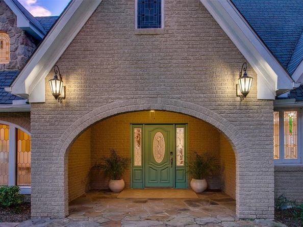 1033  Cedar Hill Avenue , Dallas Texas 75208