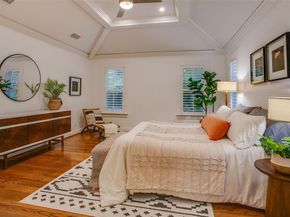 1033  Cedar Hill Avenue , Dallas Texas 75208