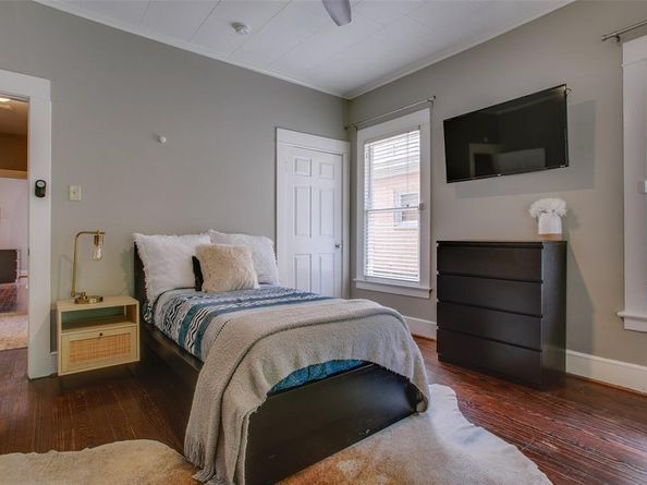 126 N Willomet Avenue , Dallas Texas 75208