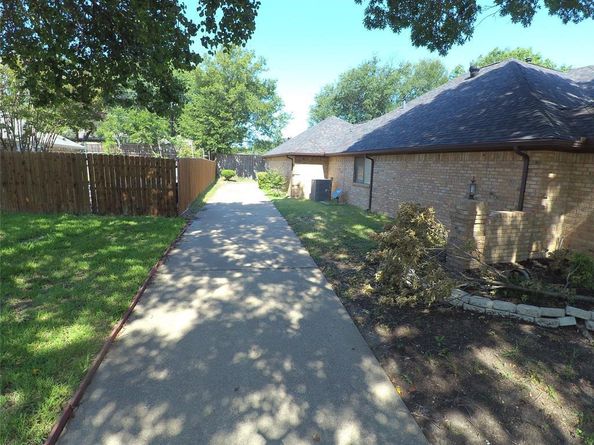 911  Canterbury Court , Cedar Hill Texas 75104