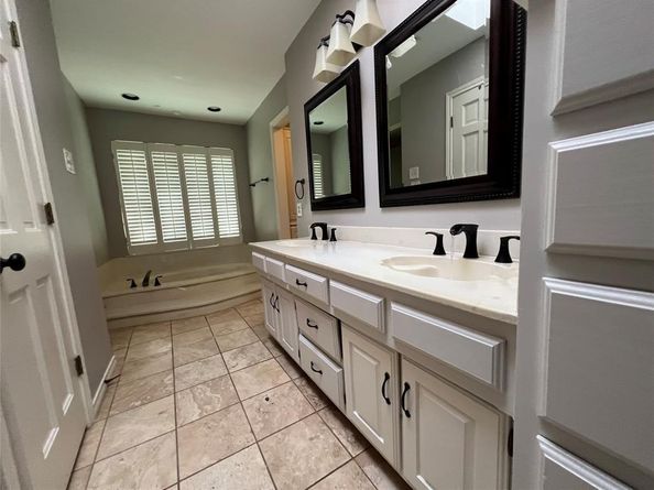 911  Canterbury Court , Cedar Hill Texas 75104