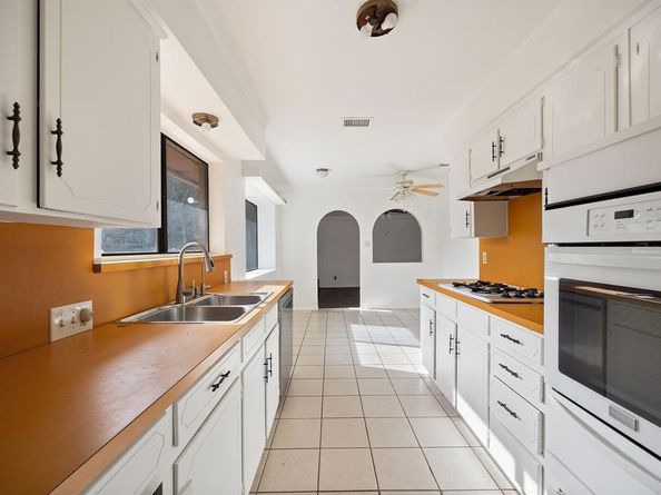 2736  Chebi Lane , Denton Texas 76209