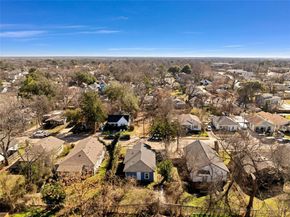 2623  Lenway Street , Dallas Texas 75215