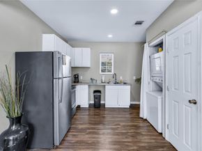 2623  Lenway Street , Dallas Texas 75215