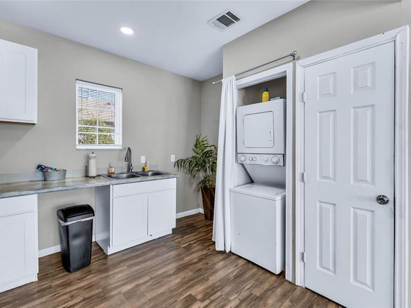 2623  Lenway Street , Dallas Texas 75215