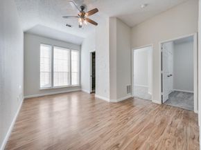 214  Jennifer Lane , Arlington Texas 76002