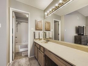 424  Benjamin Lane , Arlington Texas 76002