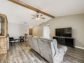 424  Benjamin Lane , Arlington Texas 76002