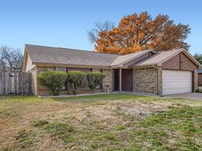 424  Benjamin Lane , Arlington Texas 76002