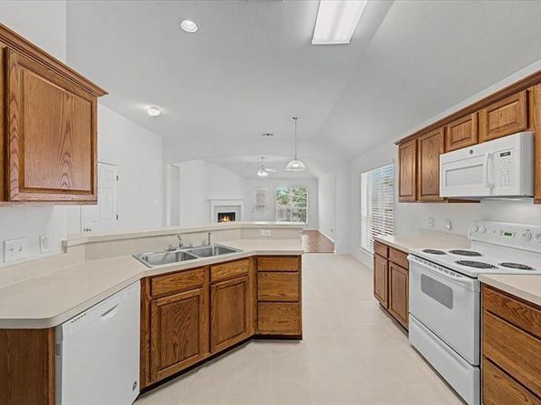 633  Darlington Trail , Fort Worth Texas 76131