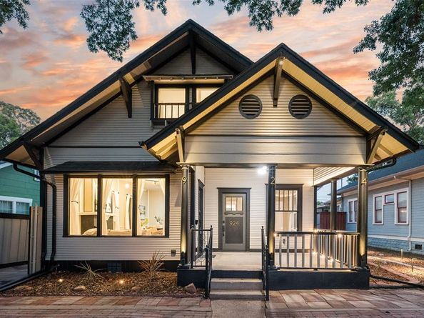 924 N Winnetka Avenue , Dallas Texas 75208